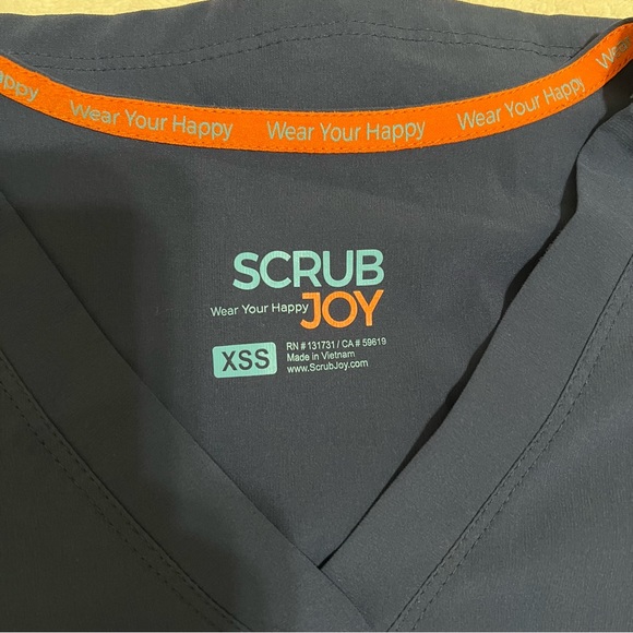 ScrubJoy scrub top & bottoms - Picture 4 of 10